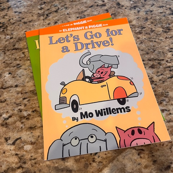 Scholastic Elephant & Piggie book bundle - Picture 7 of 8